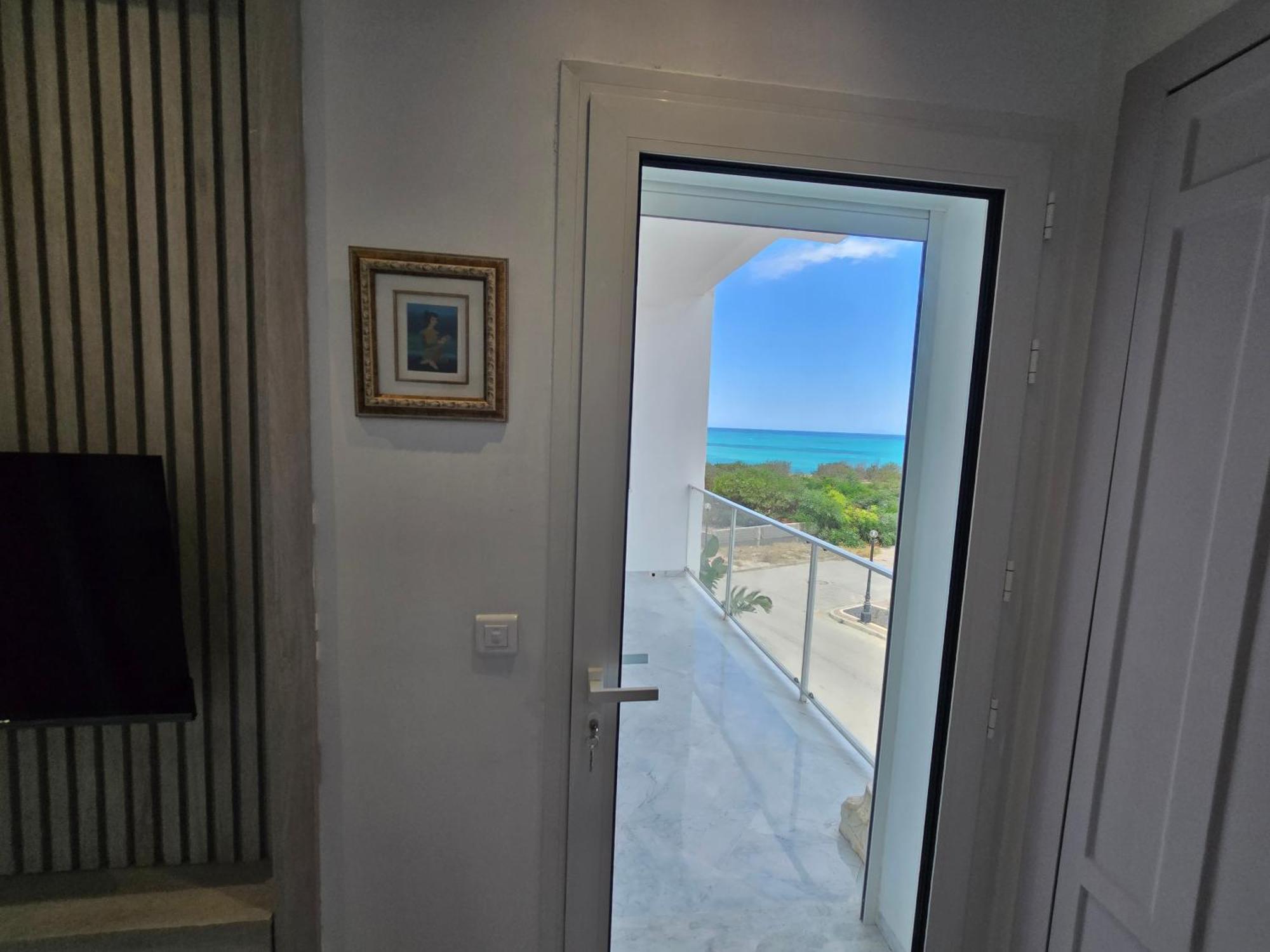 Ferienwohnung Luxurious Sea View With Private Beach In Gammarth, Marsa Exterior foto