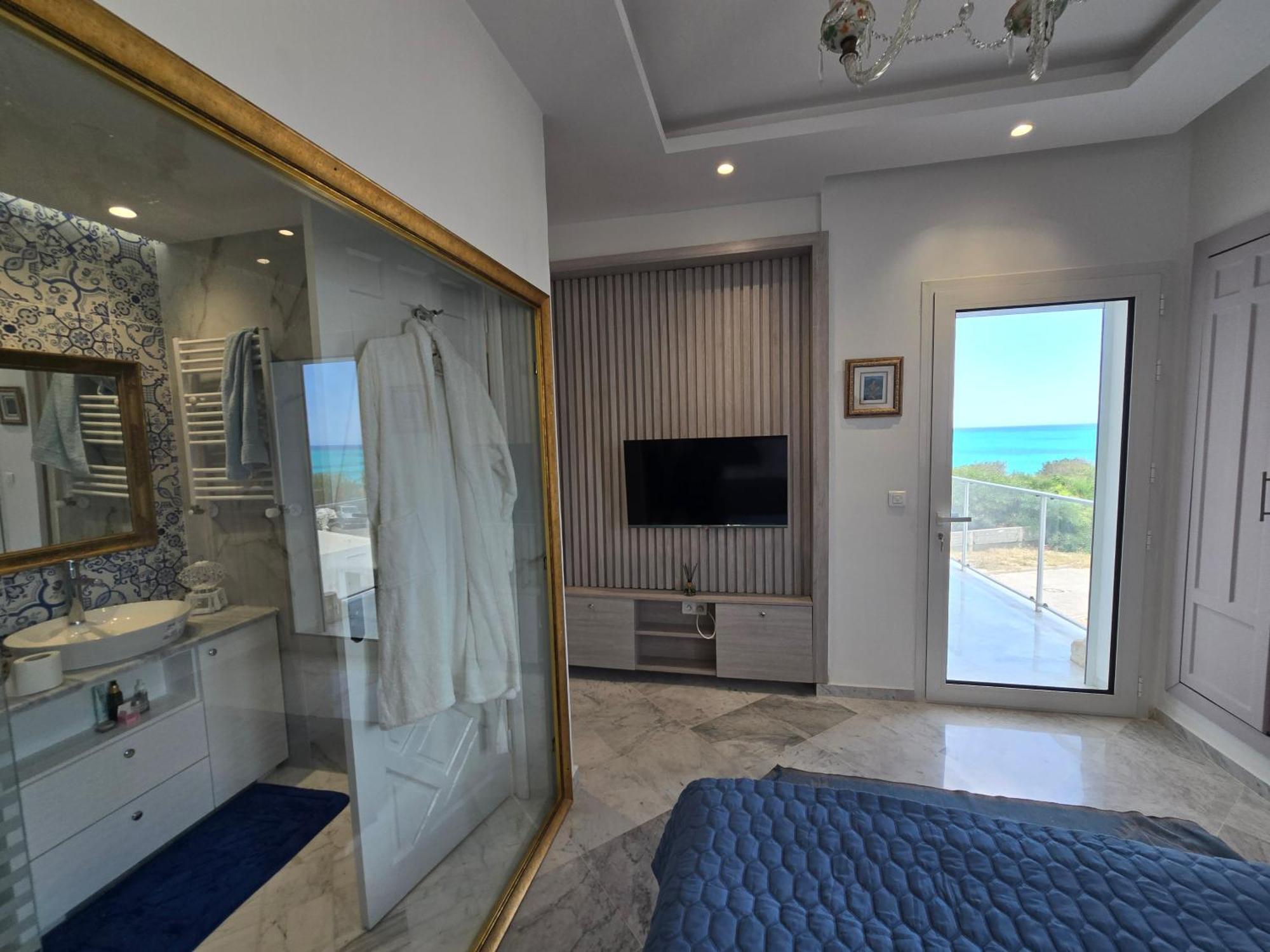 Ferienwohnung Luxurious Sea View With Private Beach In Gammarth, Marsa Exterior foto